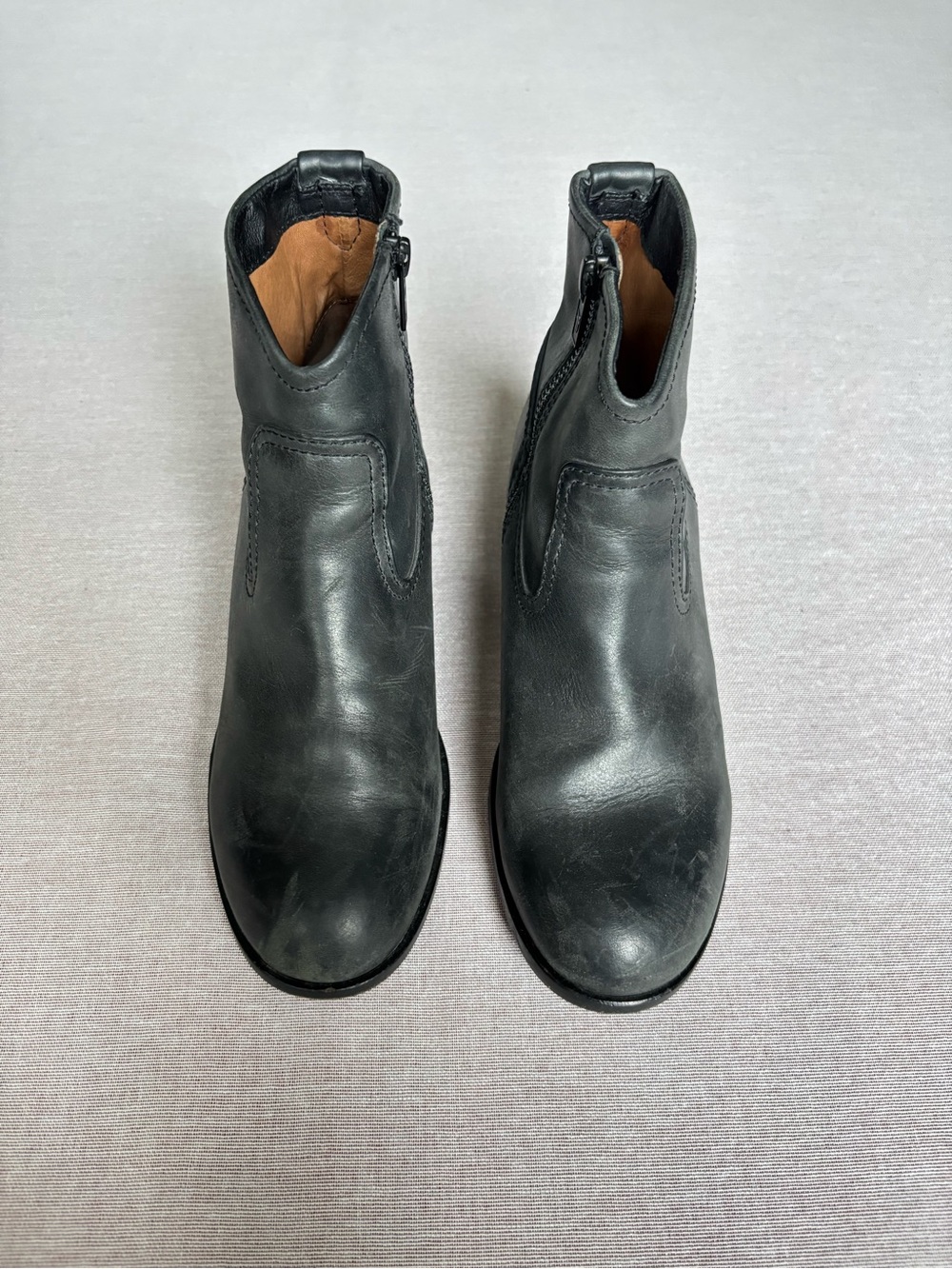 Frye the Claire black distressed leather tough moto chunky Chelsea boots size 6.